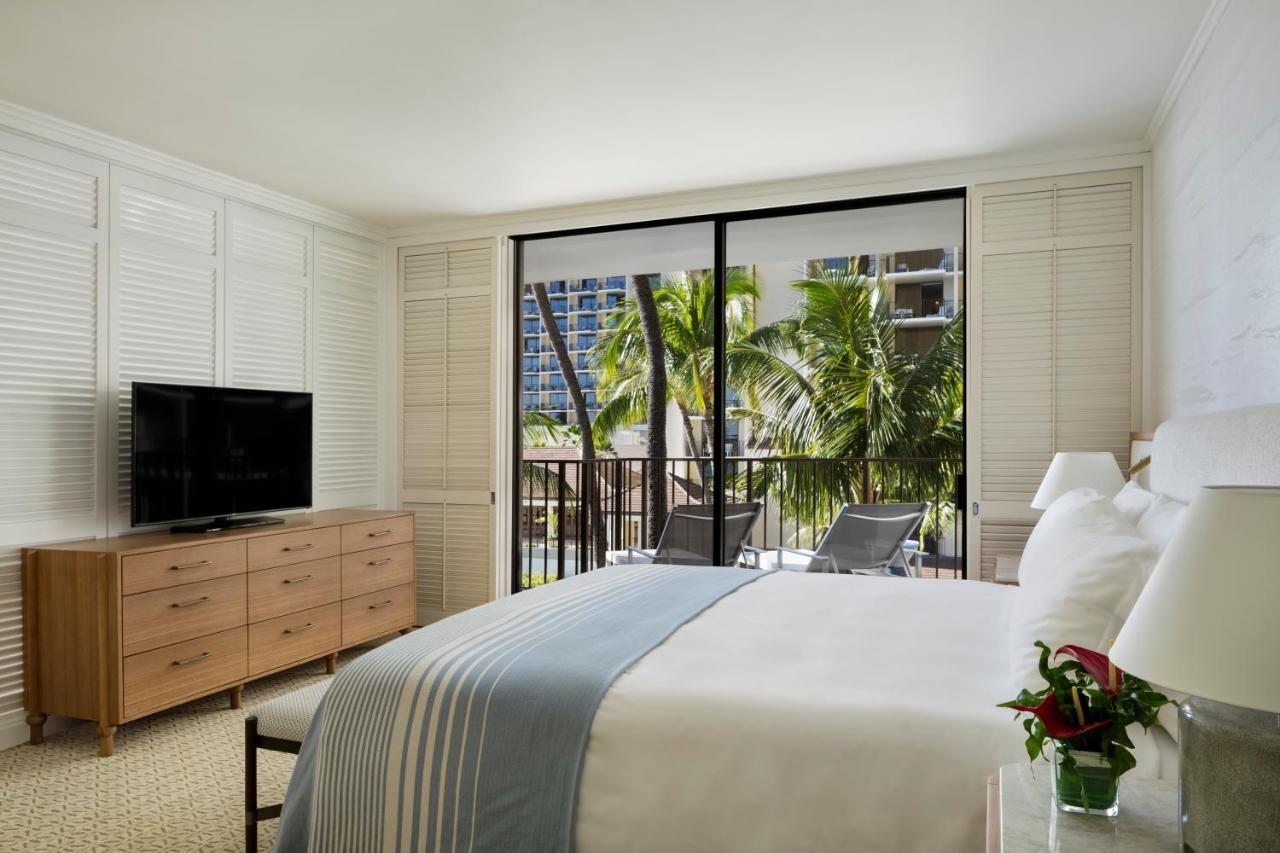 Halekulani - No Resort Fee Honolulu Exteriér fotografie A bedroom at the Four Seasons