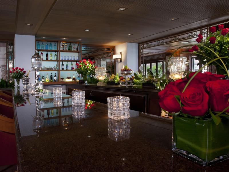 Halekulani - No Resort Fee Honolulu Exteriér fotografie The bar at the Mandarin Oriental, Washington DC