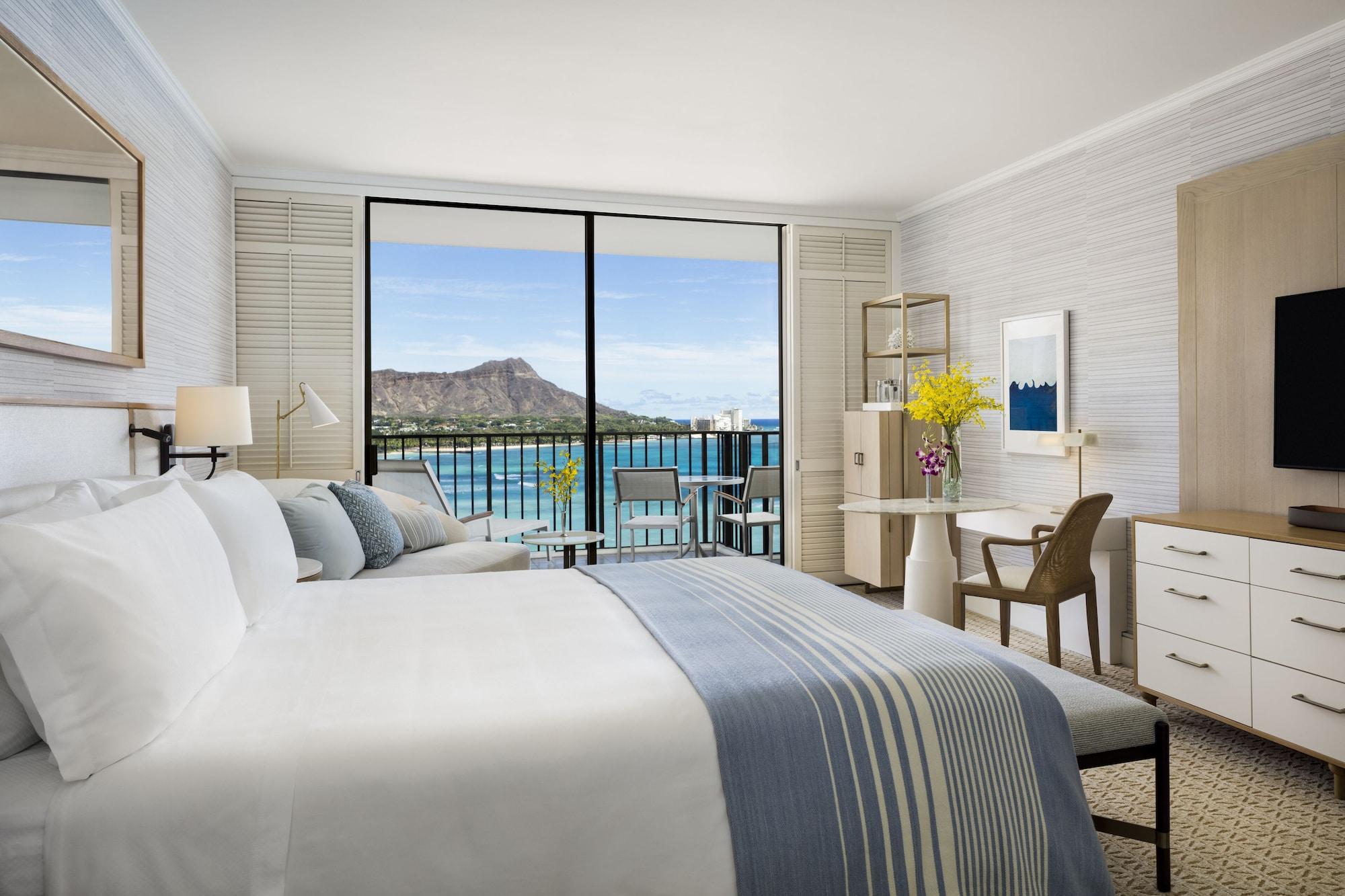 Halekulani - No Resort Fee Honolulu Exteriér fotografie A bedroom at the Four Seasons Resort Maui