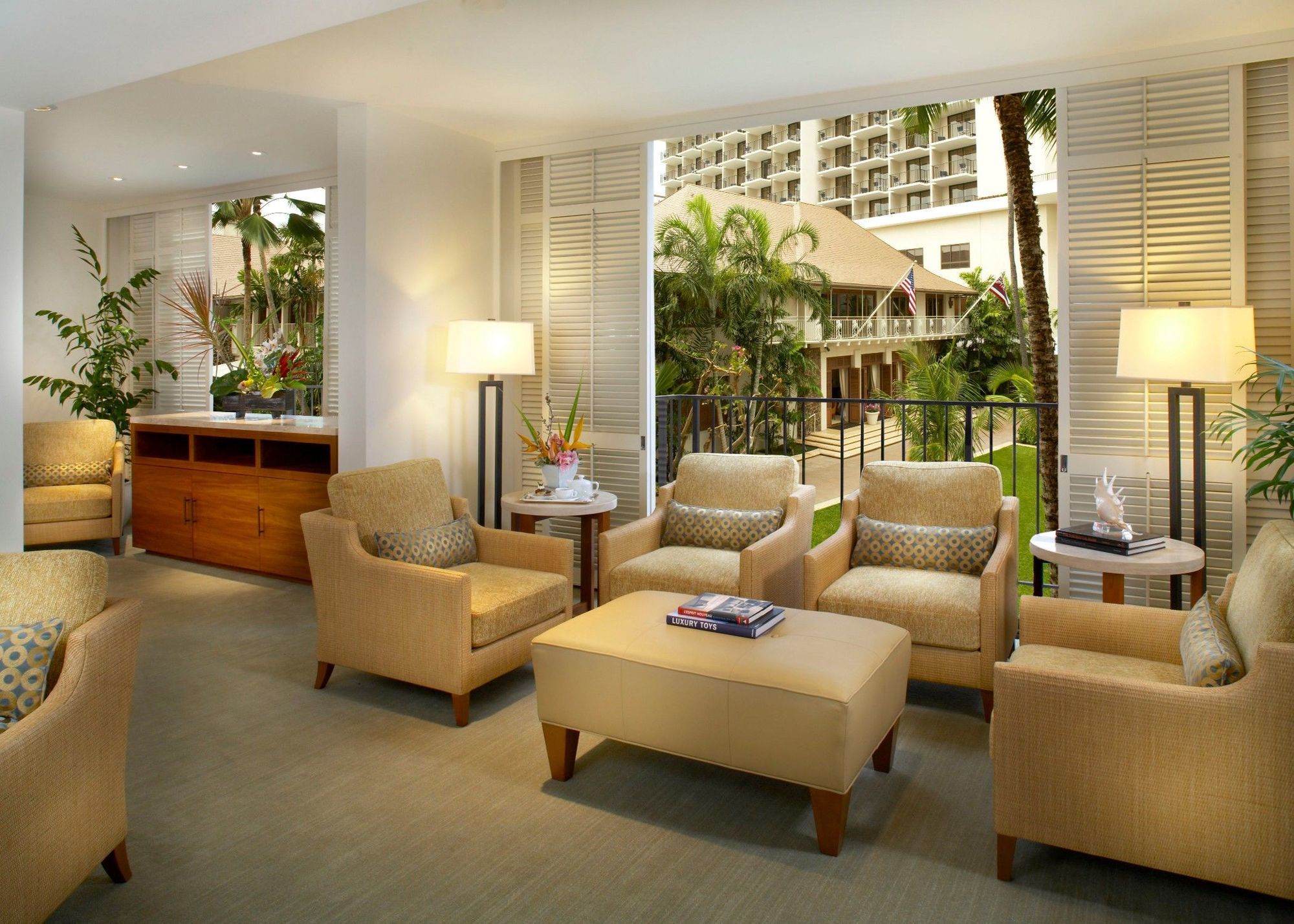 Halekulani - No Resort Fee Honolulu Interiér fotografie Club Lounge at the Hilton Hawaiian Village